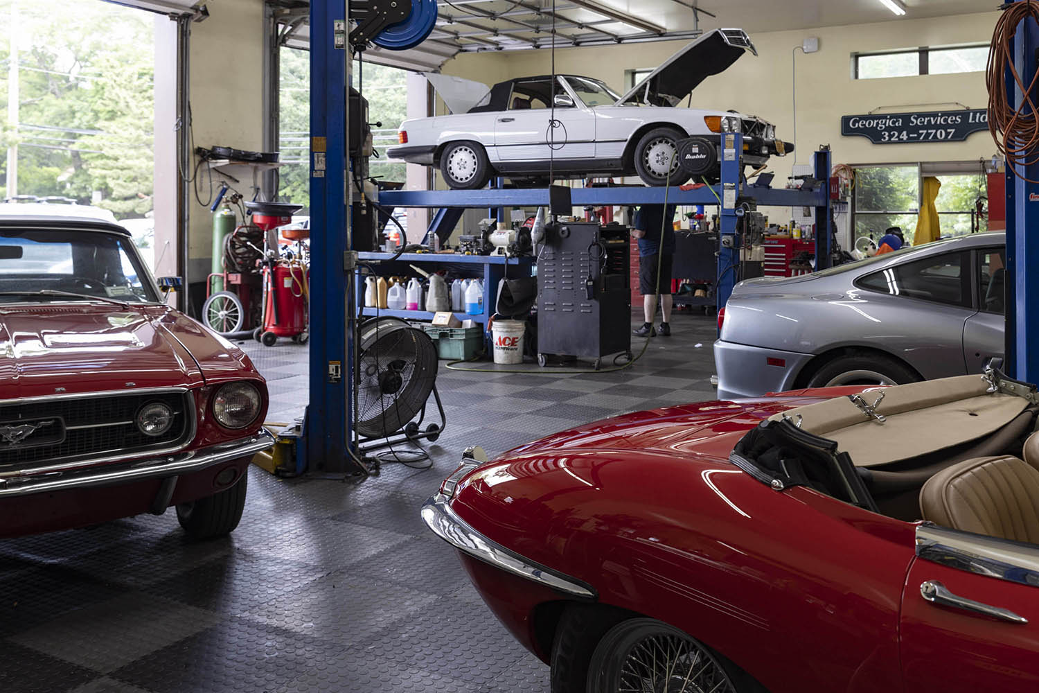 Car repair and maintenance at the Geogica Services garage